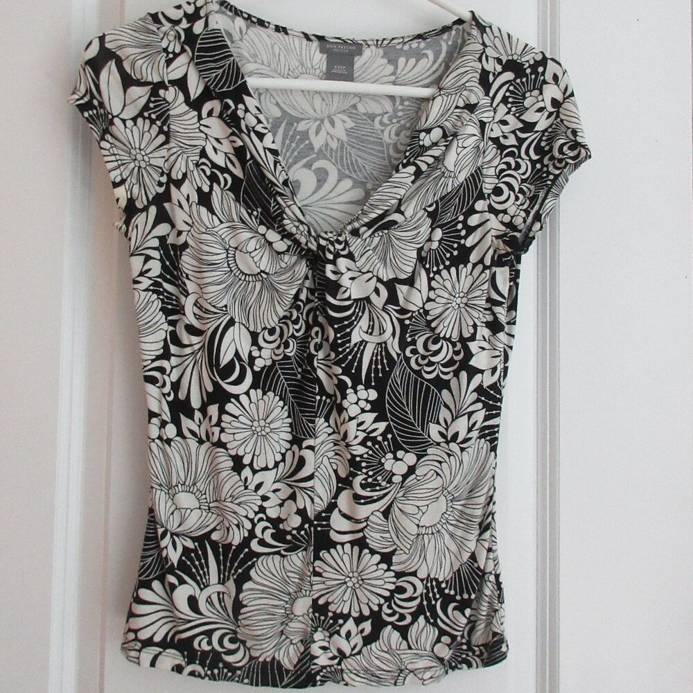 Ann Taylor Black & White Floral Blouse XSP